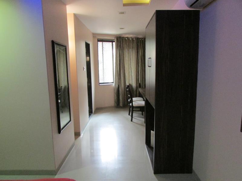 Oyo 49867 Hotel Kalpana Residency Βομβάη Εξωτερικό φωτογραφία